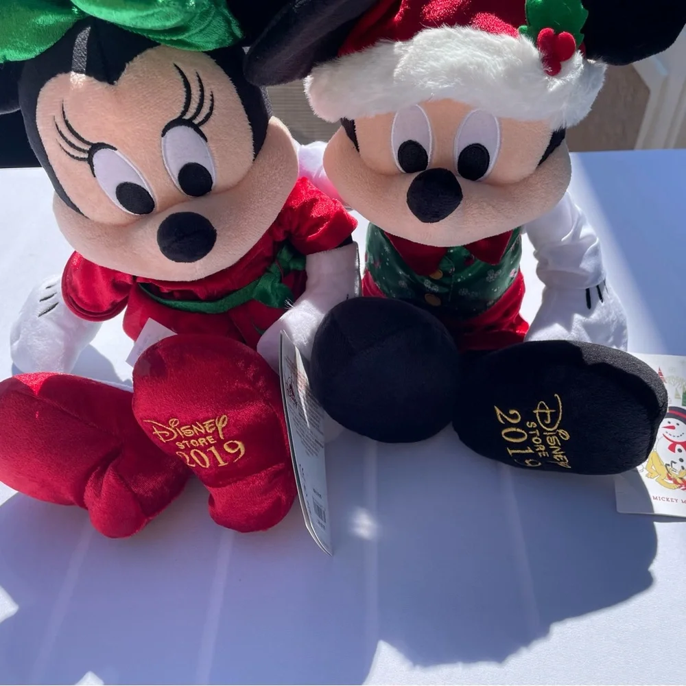 Disney Store 2019 Holiday Plush Set - Picture 7 of 12
